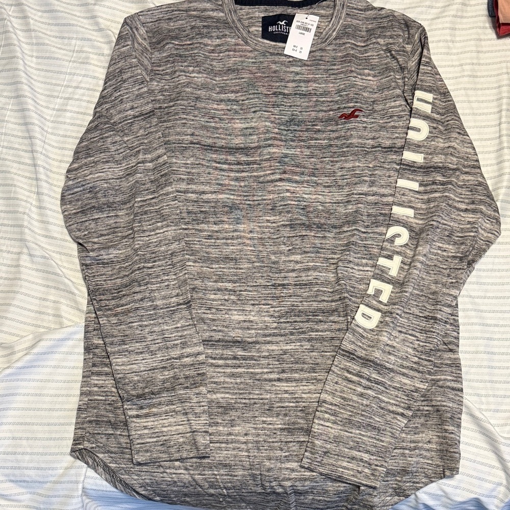 Hollister Men's Gray Long Sleeve Tee with Logo